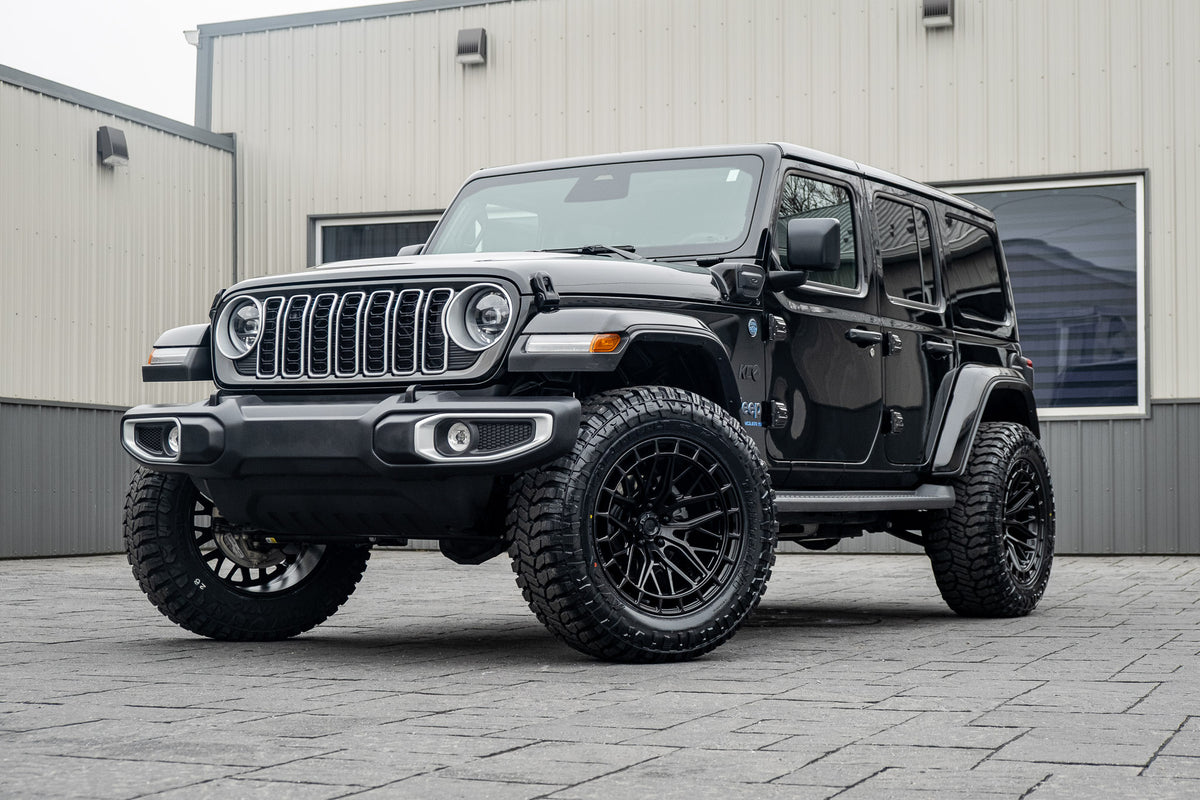 2025 Jeep Wrangler Sahara 4XE with a 2.5" Rough Country lift kit, 20x10 Fuel Sigma wheels, and 35" Avix Trailtek R/T tires.