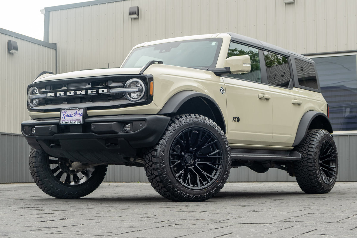 2025 Ford Bronco Outer Banks with a 2.5" Rough Country lift kit, 22x12 Fuel Rebar wheels, and 35" Fury Country Hunter R/T tires.