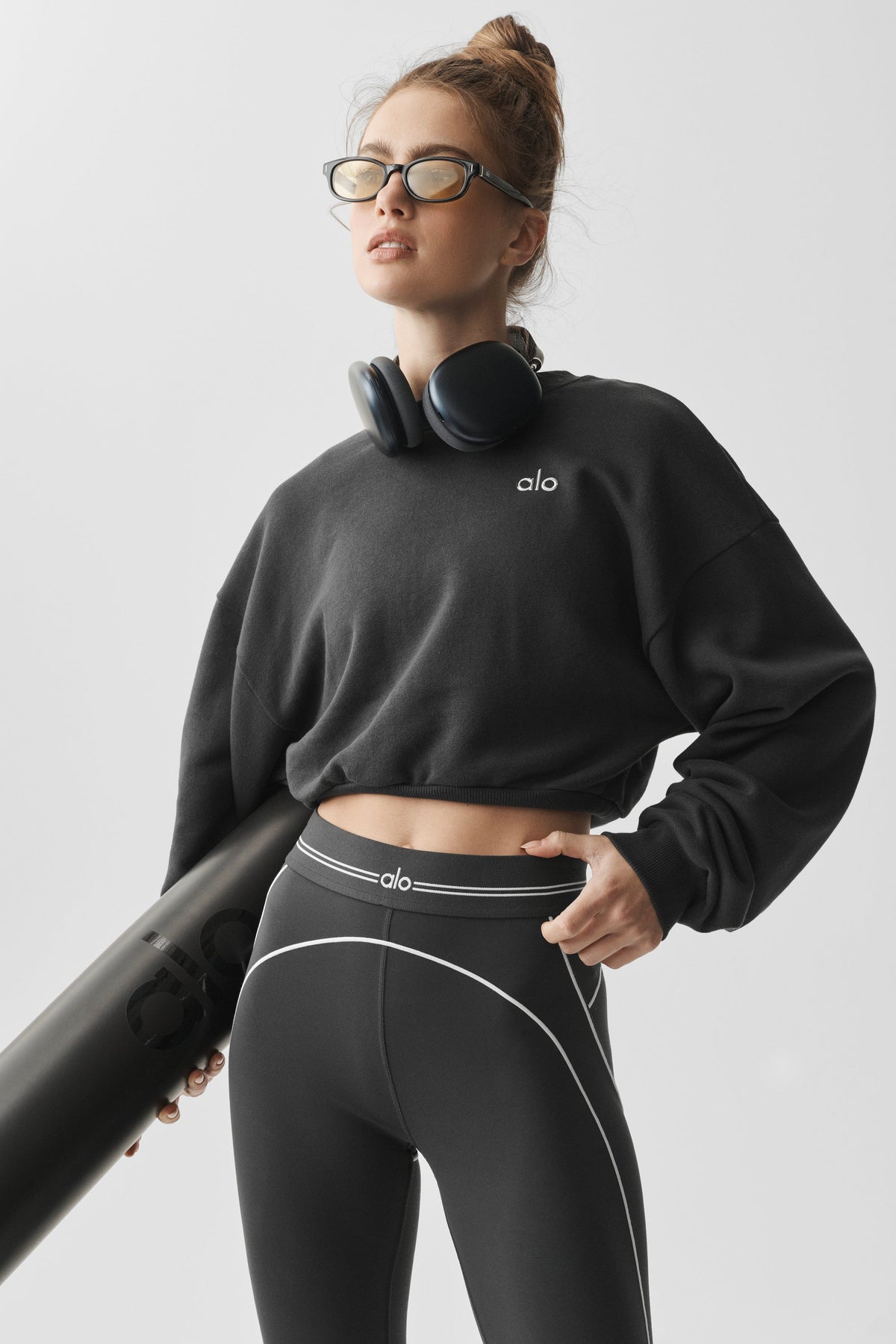Cropped Accolade Crewneck - Anthracite