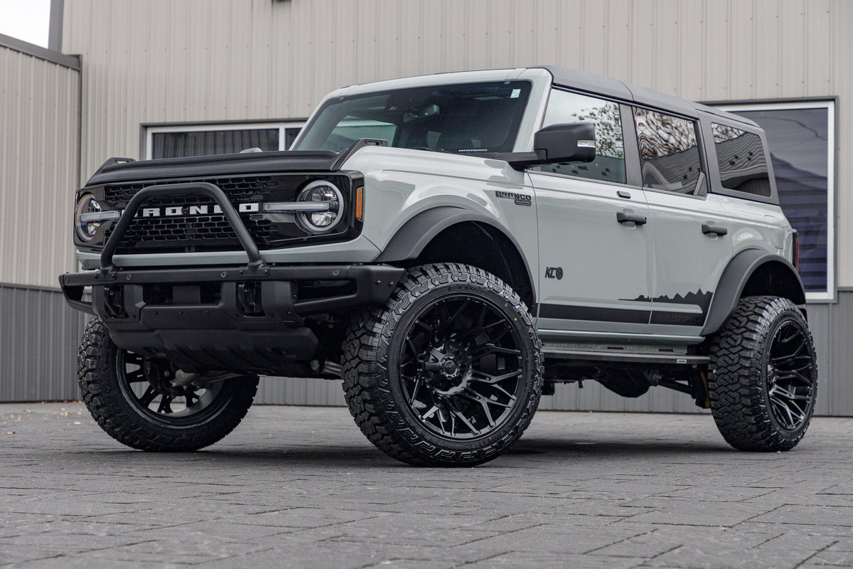 2022 Ford Bronco Wildtrak with a 2.5" Rough Country lift kit, 22x12 Fuel Flame wheels, and 35" Fury Country Hunter R/T tires.
