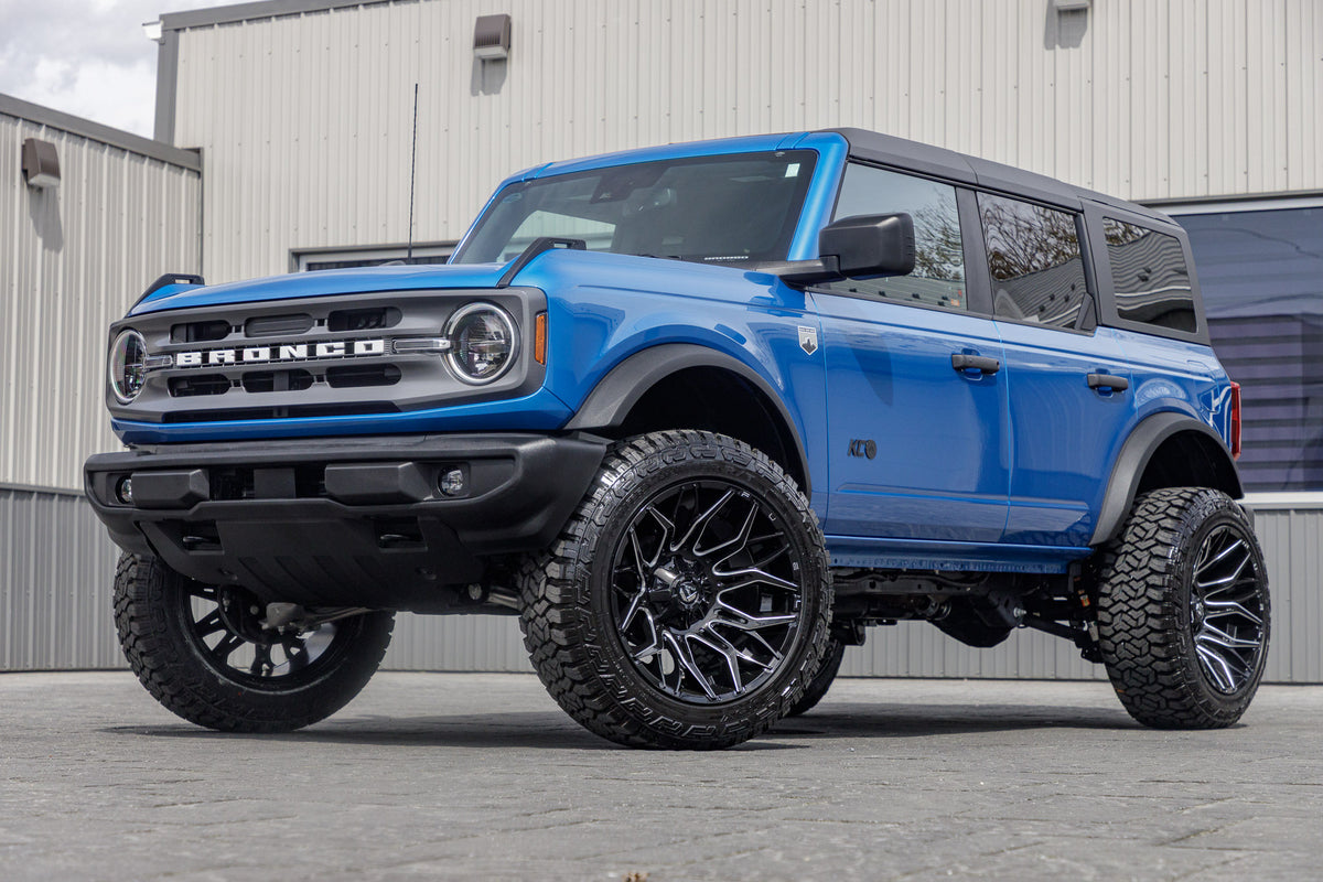 2024 Ford Bronco Big Bend with a 3.5" Rough Country lift kit, 22x12 Fuel Twitch wheels, and 35" Fury Country Hunter R/T tires.