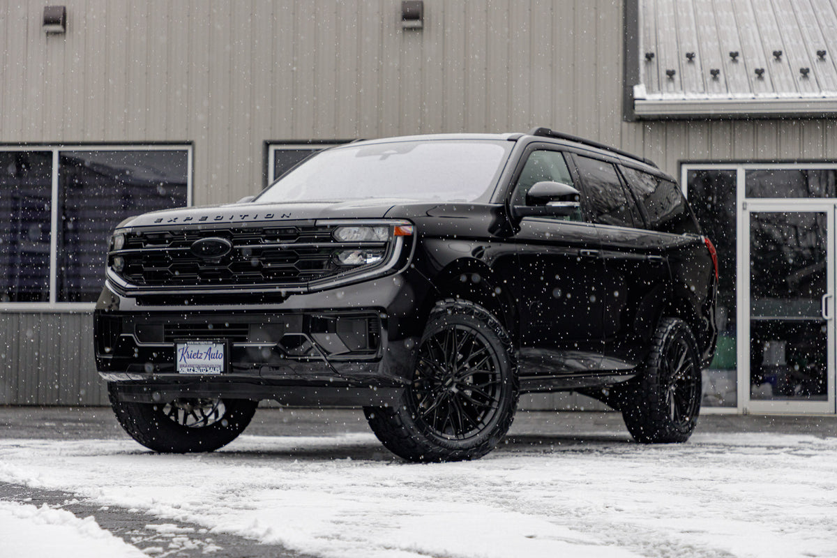 2025 Ford Expedition Platinum with a 3" ReadyLift lift kit, 22x9.5 Vossen HFX6 wheels, and 35" Toyo Open Country AT3 tires.