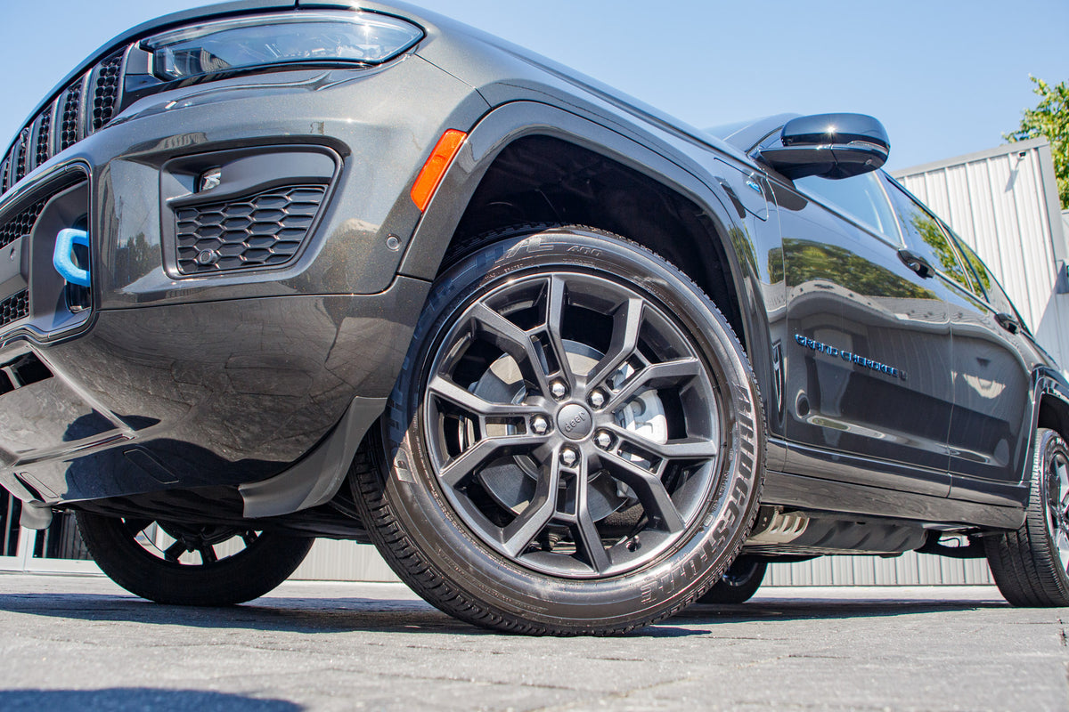 2024 Jeep Grand Cherokee with Gray - Krietz Customs gallery image 02 - Stock # R8511467