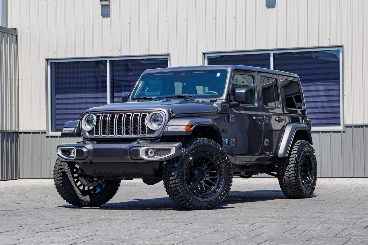 2025 Jeep Wrangler Sahara 4XE with a 2.5" Rough Country lift kit, 20x10 Fuel Rail wheels, and 35" Avix Trailtek R/T tires.