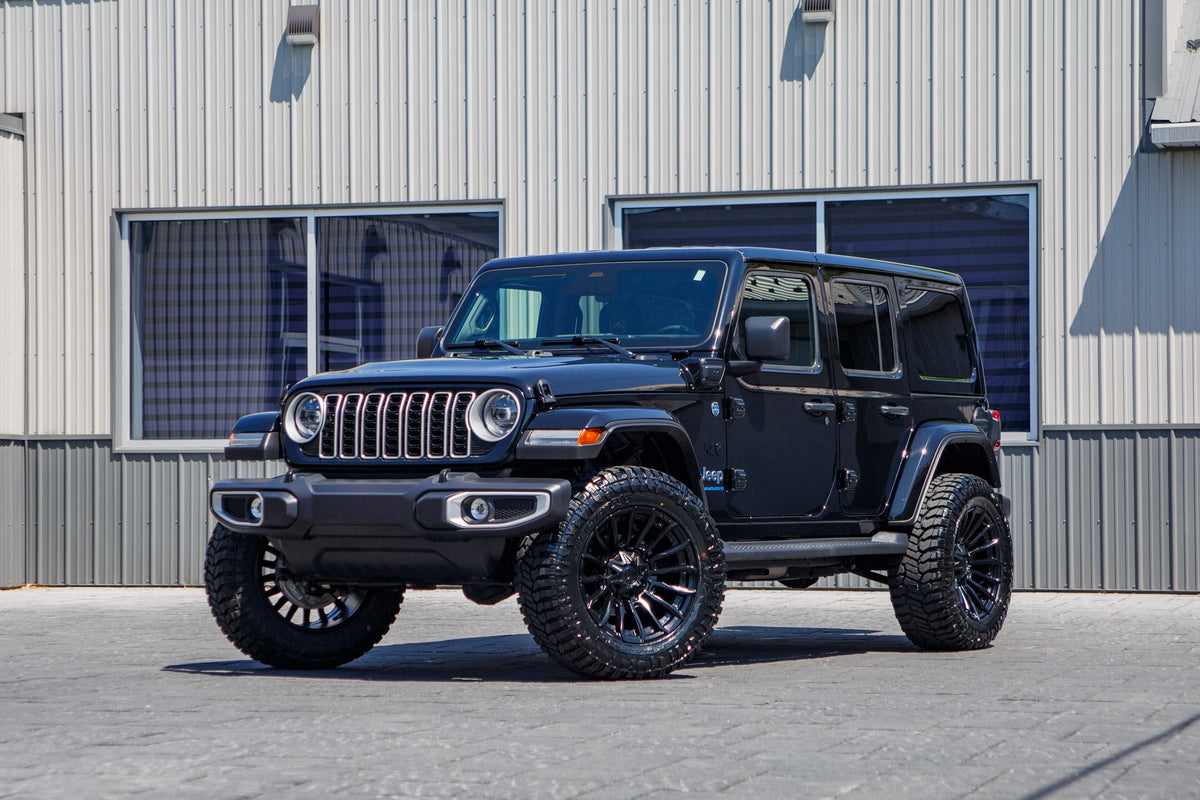 2025 Jeep Wrangler Sahara 4XE with a 2.5" Rough Country lift kit, 20x10 Fuel Blade wheels, and 35" Avix Trailtek R/T tires.