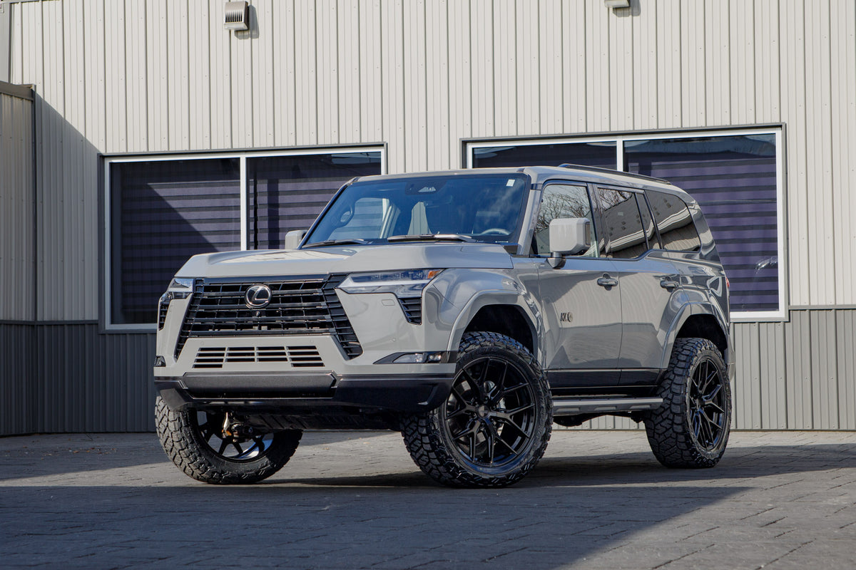 2025 Lexus GX550 Premium+ with a 2.5" Readylift lift kit, 22x9.5 Vossen HF64 wheels, and 285/55 Toyo Open Country R/T Trail tires.
