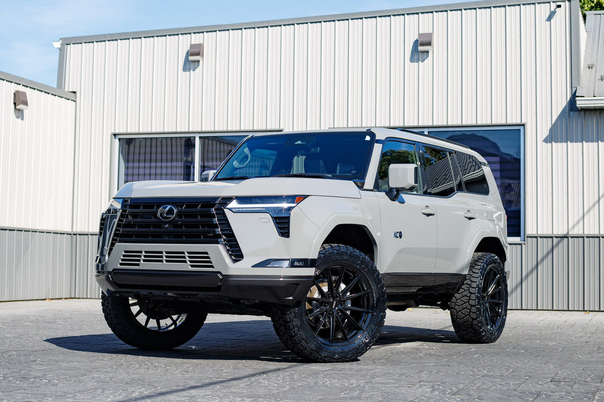 2024 Lexus GX550 Luxury+ with a 2.5" ReadyLift lift kit, 22x9.5 Vossen HFX2 wheels, and 285/55 Toyo Open Country R/T Trail tires.