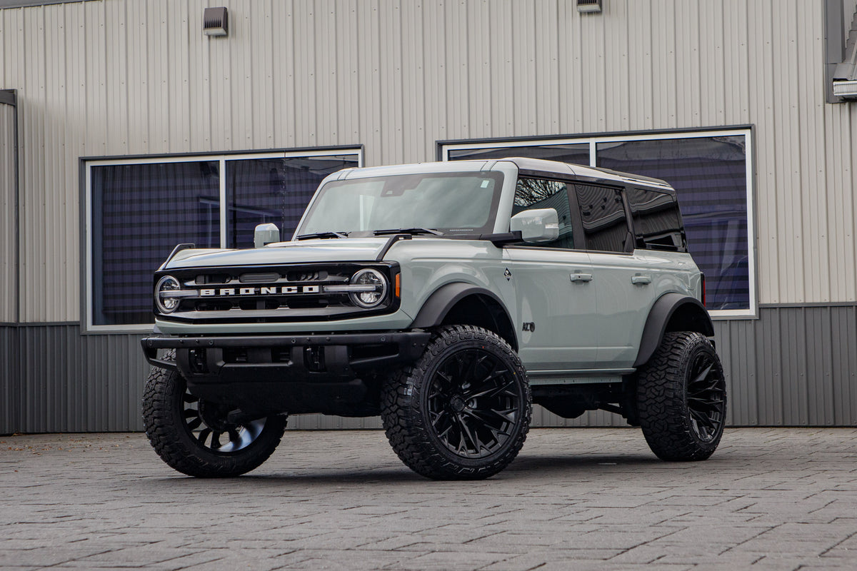 2024 Ford Bronco Outer Banks with a 2.5" Rough Country lift kit, 22x12 Fuel Flame wheels, and 35" Fury Country Hunter R/T tires.