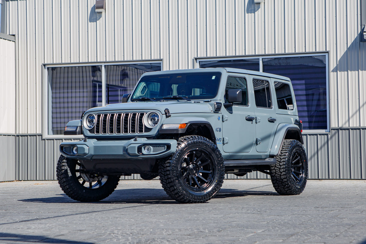 2025 Jeep Wrangler Sahara 4XE with a 2.5" Rough Country lift kit, 20x10 Fuel Circuit wheels, and 35" Avix Trailtek R/T tires.