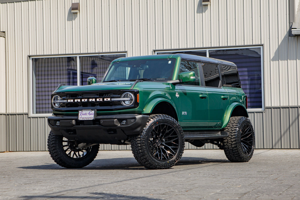2025 Ford Bronco Outer Banks with a 3.5" Rough Country lift kit, 22x12 TIS 566B wheels, and 35" Avix Trailtek R/T tires.