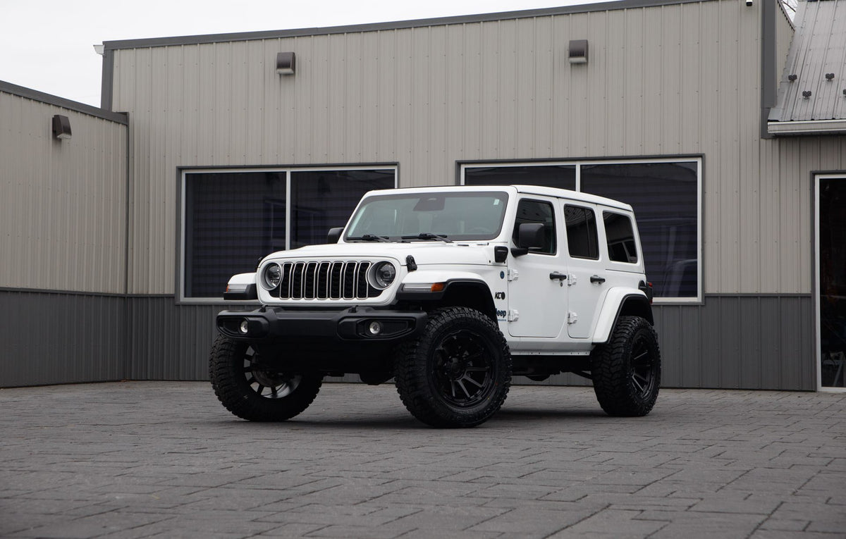 2025 Jeep Wrangler Sahara 4XE with a 2.5" Rough Country lift kit, 20x10 Fuel Circuit wheels, and 35" Avix Trailtek R/T tires.