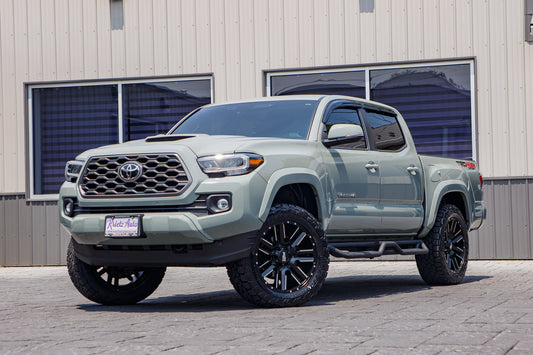 2023 Toyota Tacoma SR5 with a 2" Rough Country leveling kit, 20x9 Moto Metal Razor wheels, and 275/55 Toyo Open Country A/T III tires.