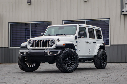 2025 Jeep Wrangler Sahara 4XE with a 2.5" Rough Country lift kit, 20x10 Fuel Blade wheels, and 35" Avix Trailtek R/T tires.