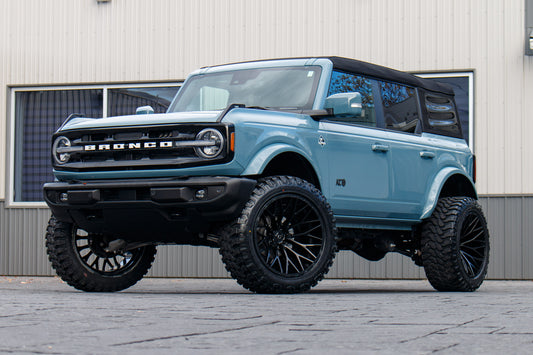 2023 Ford Bronco Wildtrak with a 3.5" Rough Country lift kit, 22x12 TIS 566B wheels, and 35" TIS Hercules tires.
