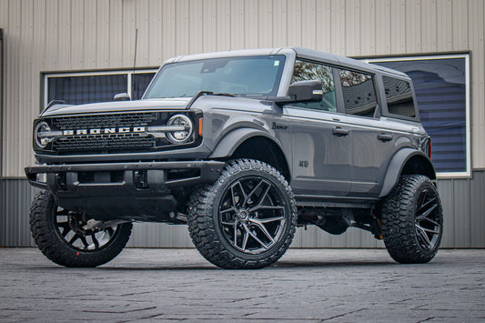 2022 Ford Bronco Wildtrak with a 2.5" Rough Country lift kit, 22x12 Fuel Flux wheels, and 35" Fury Country Hunter R/T tires.