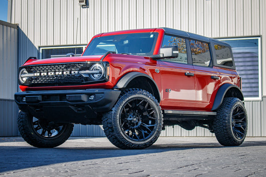 2022 Ford Bronco Wildtrak with a 2.5" Rough Country lift kit, 22x12 Fuel Twitch wheels, and 35" Fury Country Hunter R/T tires.