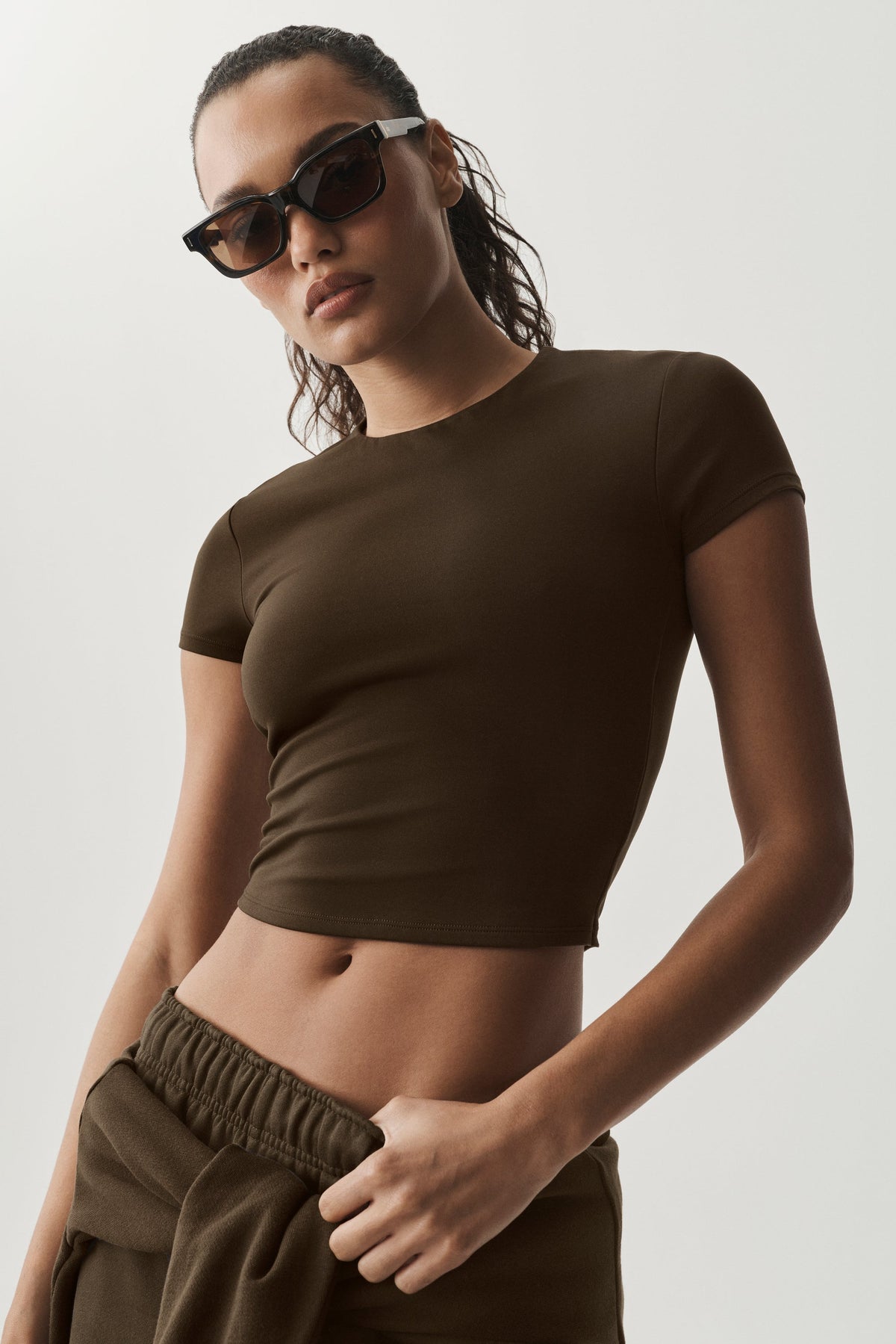 ALO Softsculpt Precision Short Sleeve Top - Espresso