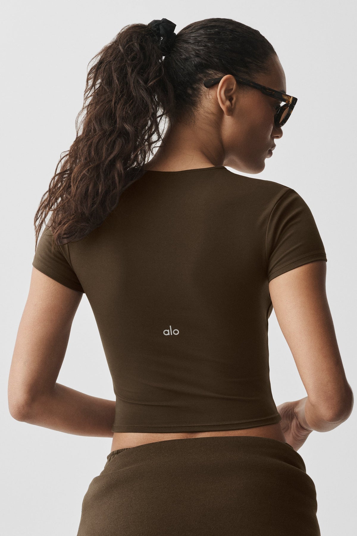 ALO Softsculpt Precision Short Sleeve Top - Espresso