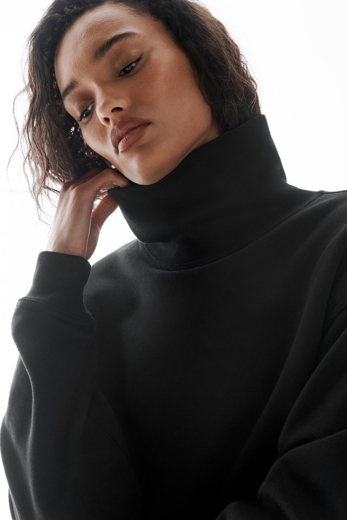 Hazy Mock Neck Pullover - Black