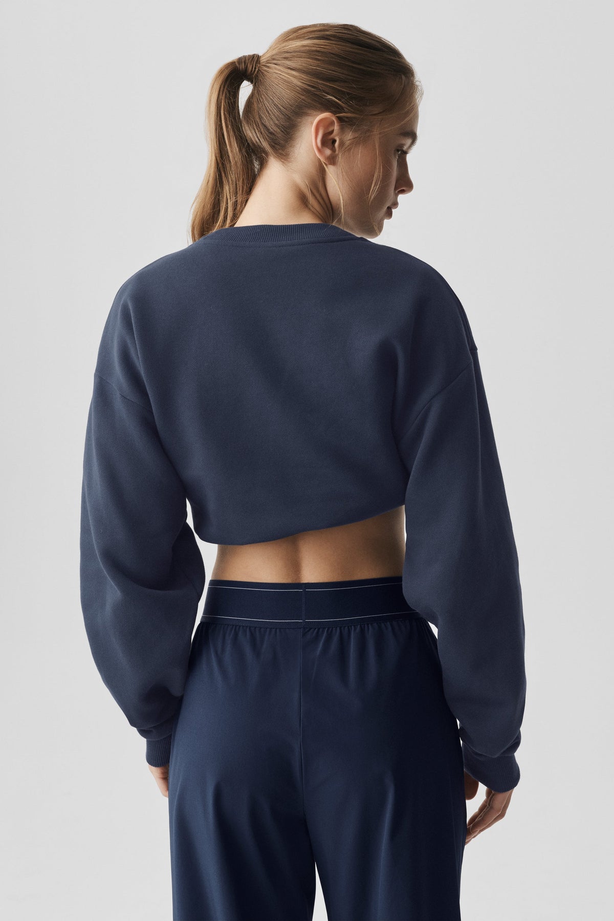 Cropped Accolade Crewneck - Navy