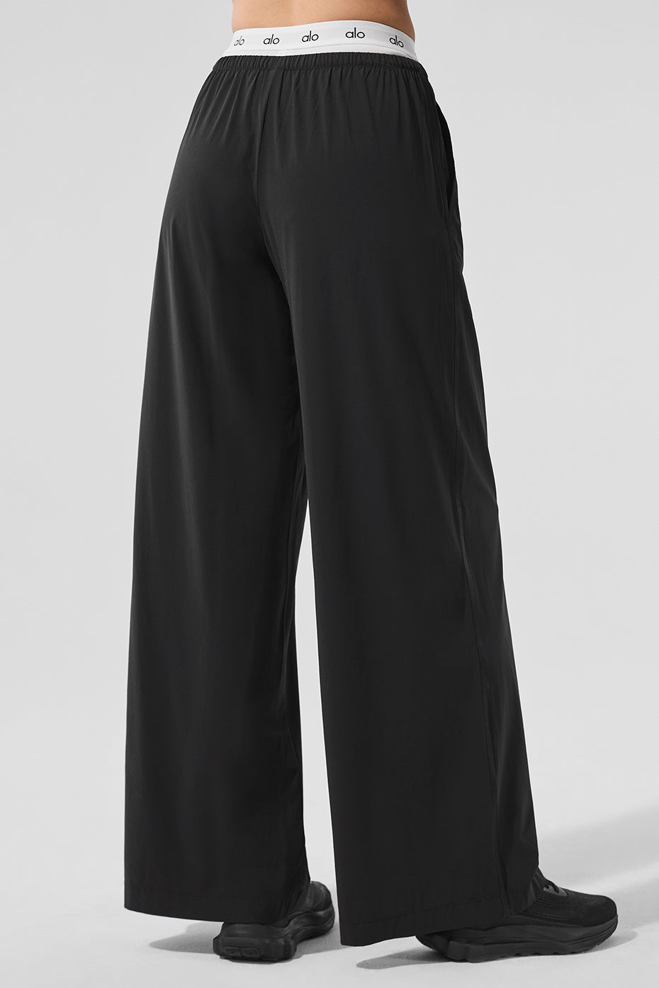 AloBreezy Wide Leg Pant (Long) - Black